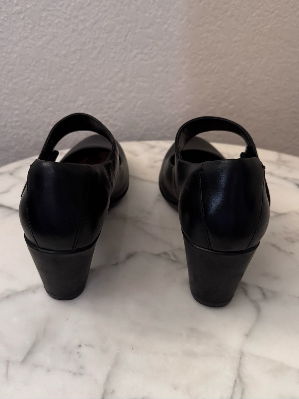 Clarks Artisan Leather Emme Mary Jane Velcro strap 7.5 beautiful 2.5 comfy heel - Picture 7 of 10